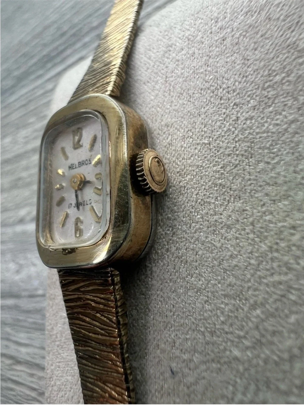 Helbros Ladies Gold-Tone Vintage Wristwatch 17 jewel